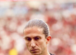 Flamengo demite Filipe Luís e paga multa de R$ 6 milhões por desempenho ruim