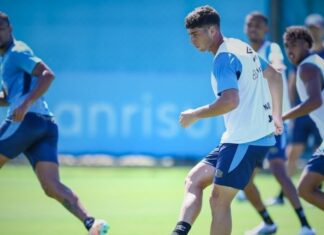 Volante do Grêmio abre mão da folga e volta aos treinos um dia antes do combinado