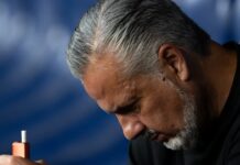 Flamengo demite Filipe Luís e apresenta Leonardo Jardim como novo técnico