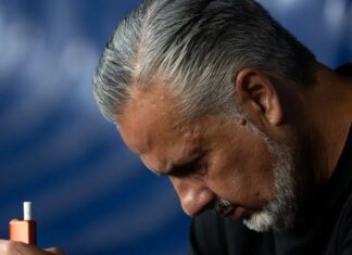 Flamengo demite Filipe Luís e apresenta Leonardo Jardim como novo técnico