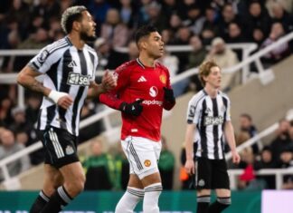 Casemiro marca, mas United leva golaço ‘no apagar das luzes’ do Newcastle e vê Carrick perder invencibilidade