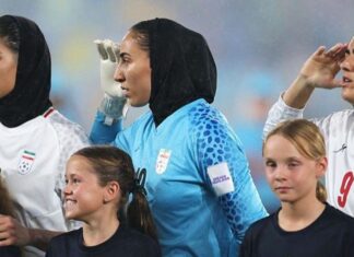 Iran footballers sing and salute to anthem at Asian Cup after prior silence