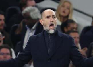 Vaias, expulsão e abandono: Tottenham leva virada do Palace e amplia sinais de rebaixamento