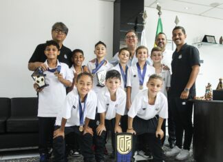 Encontro entre presidente do Santos FC e Futsal sub-10 celebra título internacional – Santos Futebol Clube