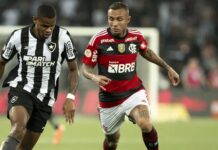 Júnior Santos empolgado para reestreia no clássico contra o Flamengo