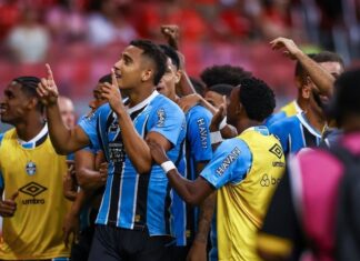 Grêmio é campeão gaúcho com empate contra o Internacional e volta a comemorar título no Beira-Rio após 20 anos