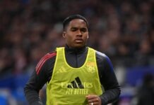 Endrick sai do banco e ‘cede’ pênalti, mas não salva Lyon de sofrimento em quarto jogo sem vencer