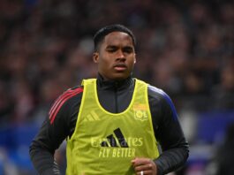 Endrick sai do banco e ‘cede’ pênalti, mas não salva Lyon de sofrimento em quarto jogo sem vencer