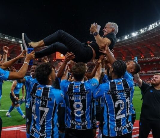 Craque Neto comemora título do Grêmio e dispara contra o Inter: “vai passar muita vergonha”