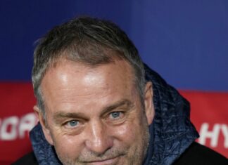 Técnico do Barcelona: ‘Ele faz todo mundo jogar melhor. Muda o jogo e se conecta com o time’