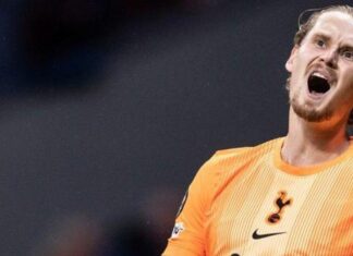Antonin Kinsky: Spurs replace keeper after conceding three goals inside 15 minutes