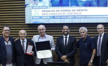Pepe, Ídolo Eterno, recebe a medalha Bráz Cubas – Santos Futebol Clube