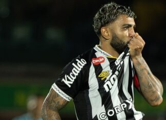 Sem Neymar, Ancelotti vê Gabigol brilhar com dois gols e salvar Santos de derrota para o Mirassol