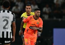 Botafogo perde para o Barcelona no Nilton Santos, cai na Libertadores e é vaiado pela torcida