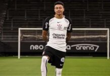 Provocação? Lingard reage à comemoração de Flaco López e manda recado a atacante do Palmeiras