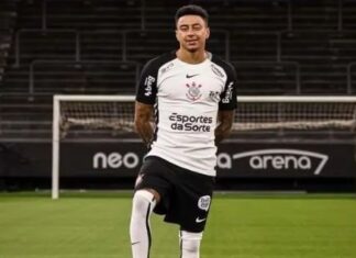 Provocação? Lingard reage à comemoração de Flaco López e manda recado a atacante do Palmeiras