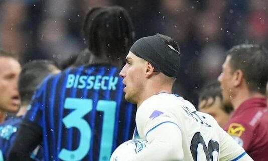 Esposito illude l’Inter, Krstovic la riprende tra le proteste, il Milan può riaprire il campionato: espulso Chivu