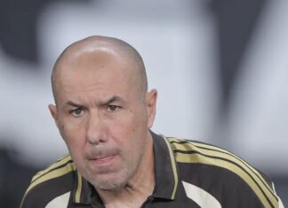 Flamengo goleia Botafogo por 3 a 0 e elogia início de Jardim