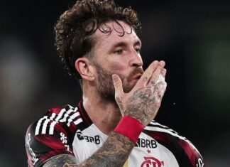 Flamengo arrasa Botafogo sob olhar de Ancelotti, cola na liderança do Brasileirão e mantém rival na zona do rebaixamento