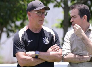 Bastidores: Corinthians agenda reunião por Arthur Cabral e vasculha o mercado por ‘sombra’ a Hugo Souza