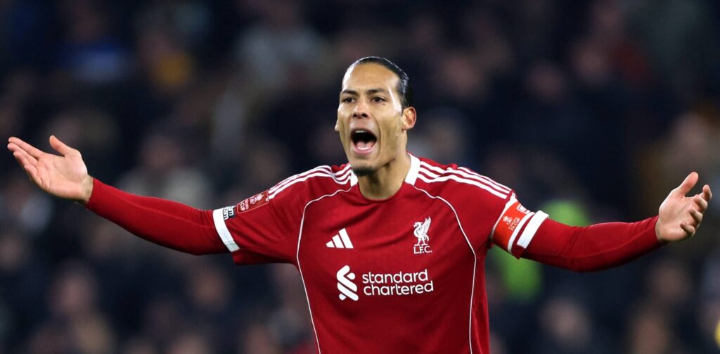 O novo alerta ao Liverpool para o sistema defensivo da próxima temporada
