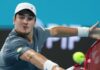 João Fonseca faz jogo duro, mas cai para Carlos Alcaraz e se despede do Miami Open na segunda fase