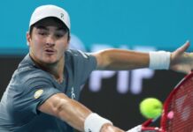 João Fonseca faz jogo duro, mas cai para Carlos Alcaraz e se despede do Miami Open na segunda fase