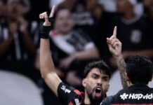 Flamengo abre o placar cedo com Paquetá em duelo contra o Corinthians