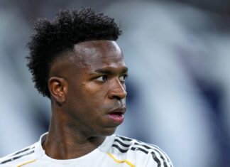Vini Júnior se redime, comanda virada do Real Madrid e empurra Atlético para maratona sob pressão