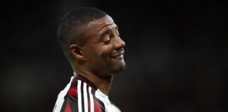 Flamengo avalia saídas de jogadores para janela de transferências