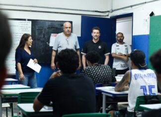 Elano visita atletas da base em escola de Santos – Santos Futebol Clube