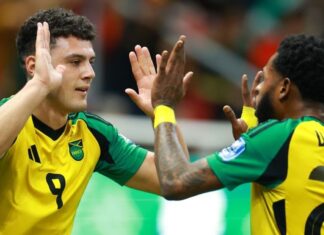 Atacante do Wrexham decide, Jamaica despacha a Nova Caledônia e disputará ‘final’ contra RD Congo por vaga na Copa do Mundo