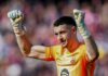 ‘Nunca se sabe’: Goleiro rival vira alvo do Barcelona, troca elogios com García e ‘cava vaga’