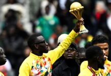 Senegal ignora a CAF e exibe troféu de campeão da Copa Africana de Nações antes de amistoso contra Peru