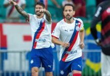 Com dois de Everaldo, Bahia bate o Athletico-PR e segue perto do topo do Brasileirão