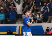Cruzeiro faz três gols em seis minutos, bate o Vitória na estreia de Artur Jorge e deixa a lanterna do Brasileirão