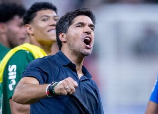 Abel responde qual ‘segredo’ do Palmeiras e se irrita com agressividade do Bahia: ‘Mas árbitro vem e dá amarelo para mim’