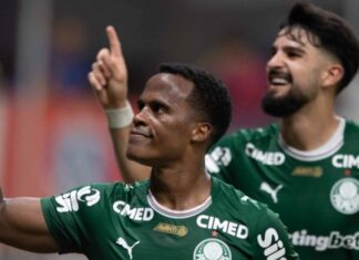 Palmeiras vence Bahia com gol contra no fim e amplia vantagem na liderança do Brasileirão
