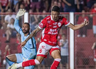 Filho de campeão pelo Inter e nome de craque: quem é Puskas, autor de gol que decidiu clássico na Série B
