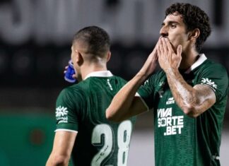 Goiás vence Criciúma, mantém invencibilidade em 2026 e ‘presenteia’ torcida com liderança da Série B do Brasileirão
