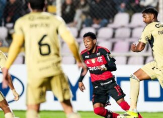 ‘Flamengo vence com escândalo no VAR’: jornal espanhol se espanta com arbitragem em jogo da Libertadores
