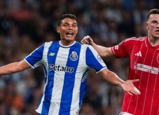 Ex-São Paulo marca, mas Porto leva ‘gol contra mais bizarro do ano’ e fica no empate com o Forest na Europa League