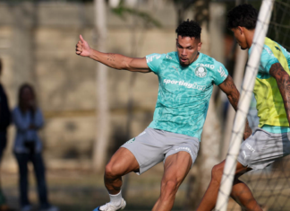 Jogam contra o Corinthians? Os planos do Palmeiras para as voltas de Vitor Roque e Paulinho