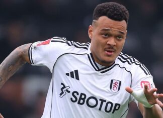 Muniz diz como é enfrentar Van Dijk, revela qual zagueiro trava uma ‘boa luta’ e exalta Magalhães: ‘É o melhor do mundo’