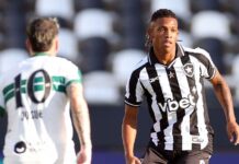 Botafogo busca virada contra o Coritiba, mas sofre o empate no fim com falha bizarra da defesa