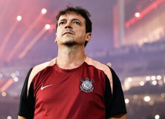 Diniz responde sobre publicação polêmica de Memphis e elogia astro do Corinthians: ‘Personalidade que faz bem para o futebol’