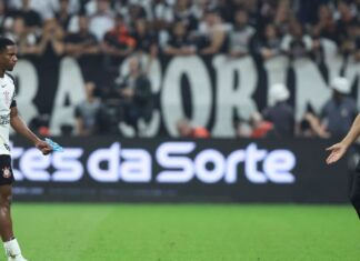 Neto se revolta com expulsão de André por gesto obsceno em Corinthians x Palmeiras: ‘Moleque juvenil’