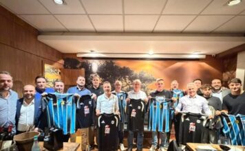 Grêmio recebe dirigentes do Deportivo Riestra e reforça laços antes de jogo na Arena