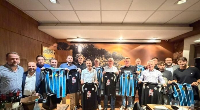 Grêmio recebe dirigentes do Deportivo Riestra e reforça laços antes de jogo na Arena