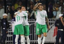 Vasco tem dois expulsos, leva virada do Audax Italiano em São Januário e se complica na Sul-Americana
